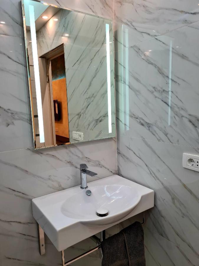 Deluxe Apartment In City Center Erivan Exterior foto
